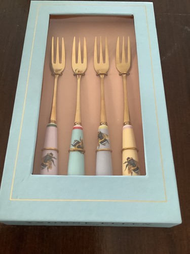Yvonne ellen set cake - of,