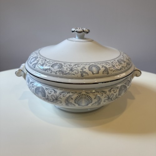 Wedgwood dolphins r4652 - dolphins, white