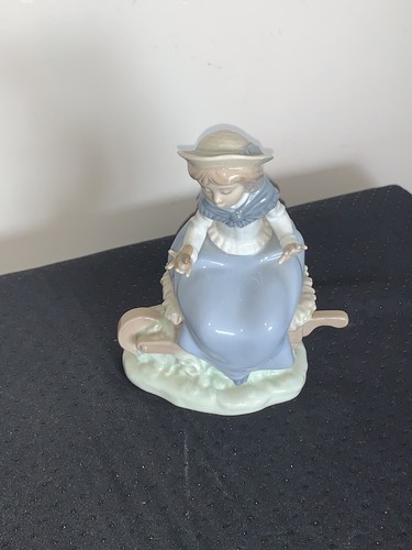 Lladro nao figurine - lladro,