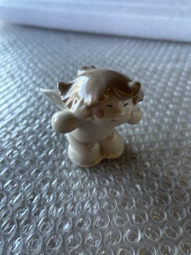 Nao squished face - face, cheeky