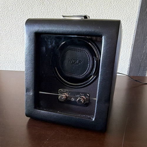 Wolf heritage watch - wolf, winder