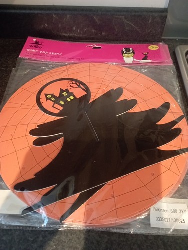 Halloween cake - x,