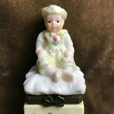 Madame Alexander "Yellow Rosebud" ~ Porcelain Hinged Box ~ #90615 ~ Mint Cond. 