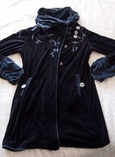 Gekko Black Embroidered Floral