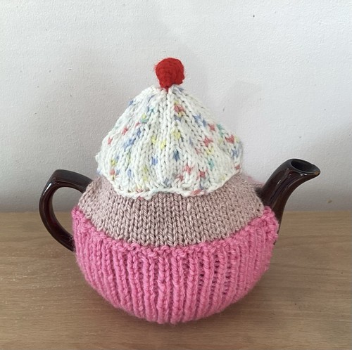 Hand knitted tea - knitted, cup