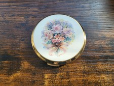 Stratton White Floral Bouquet