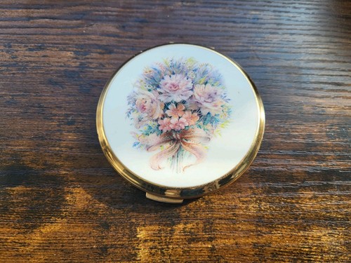 Stratton white floral bouquet - stratton,