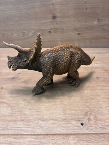 2011 schleich triceratops - schleich,