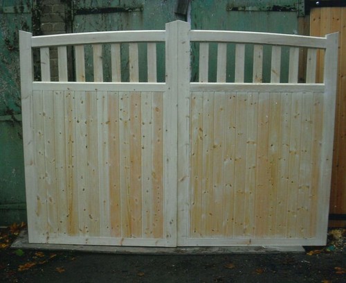Wooden driveway gates - wooden, surrey