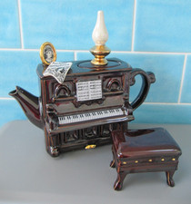 A/F Large TEAPOTTERY Parlour