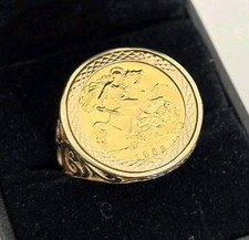 9ct Yellow Gold Gentleman's Signet Ring. Set with a Half Sovereign. Dated 1982 