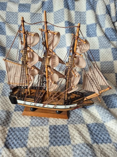 Highly detailed masts wooden - 3,