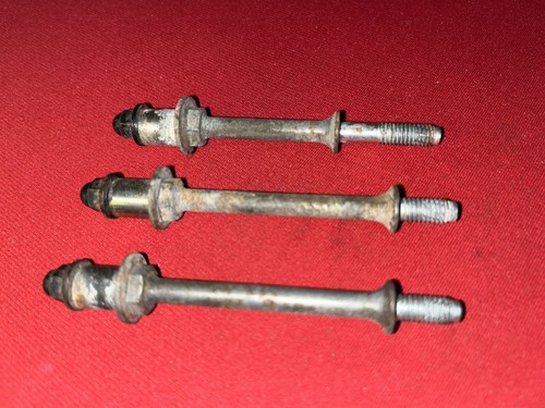Recoil fuel tank fixing - fuel,