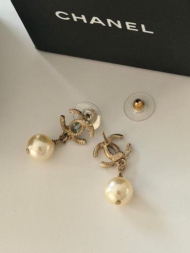 Chanel pearl drop - chanel, cc