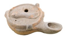 ANCIENT ROMAN TERRACOTTA OIL LAMP WITH MILITARY LION DECORATIONS. RARE