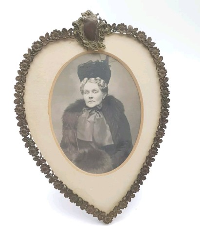 Antique photograph frame heart - frame,