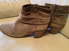 KENNEL & SCHMENGER TAUPE SUEDE