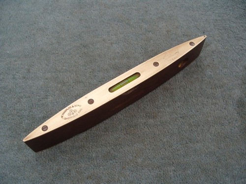 Nice mahogany spirit level - 9",