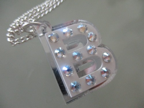 Tatty devine initial - devine, b