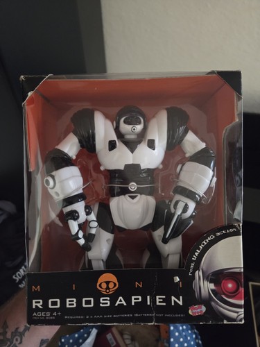Robosapien mini robot walks - robosapien,