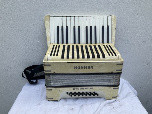Hohner student iii bass - hohner, 24