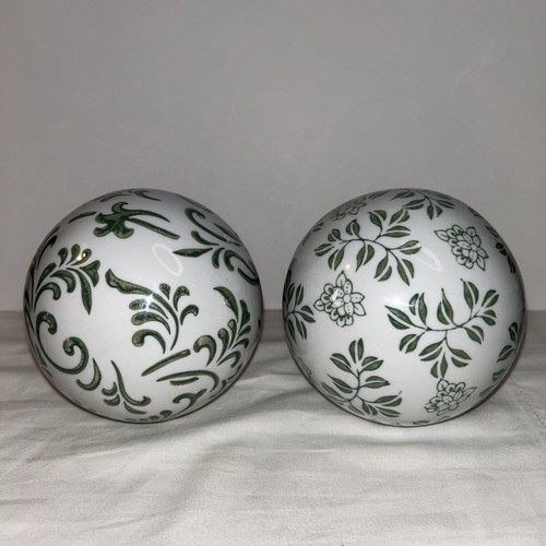 Green and white ceramic - white, carpet