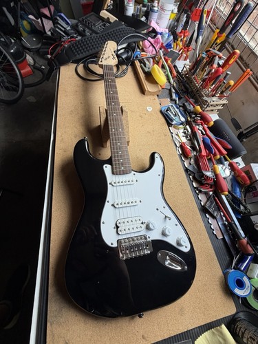 Squier bullet strat hss 2018 - squier,