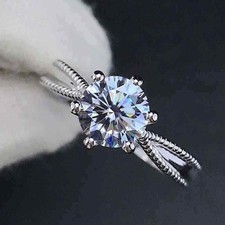 Round 1.70Ct VVS1 Moissanite