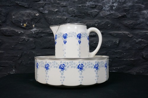 Vintage wash bowl jug with - &,