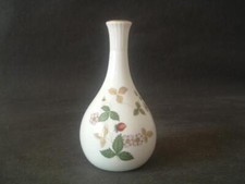 Wedgwood "Wild Strawberry" Bud