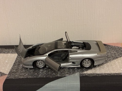 Maisto jaguar xj220 - maisto,