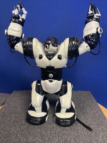 Wowwee robosapien with - with, remote
