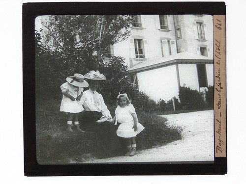 Woman children garden hotel - garden,