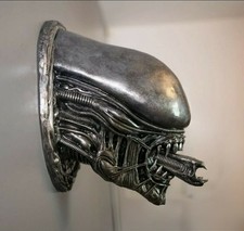 Xenomorph wall sculpture/head