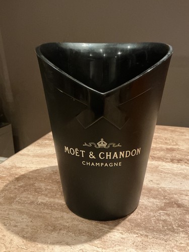 Moet chandon champagne - moet, bucket