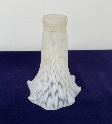 Vintage lily fluted white - vintage,