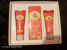 Elegant Roger&Gallet Gift Set with Ornate Gold Floral Design