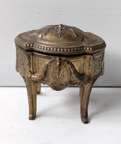 Cushioned jewelry box - jewelry,