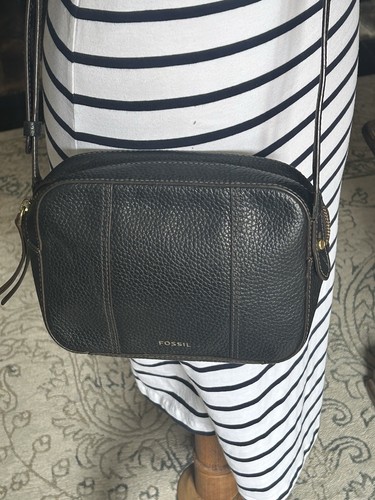 Fossil gemma black pebbled - gemma,