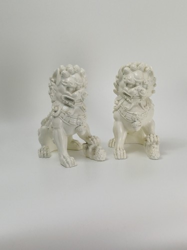 Pair chinese foo - of, white