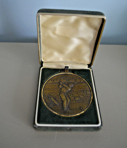 Vintage golf medal original - in,