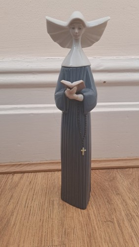 Lladro nun prayerful moment - lladro,