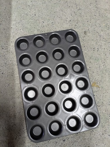 Pampered chef hole bun tin - chef,