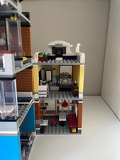 LEGO Townhouse Pet Shop&Cafe