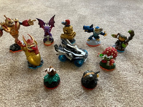 Skylanders figures bundle - 10,