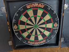 Winmau Dartboard With Cabinet