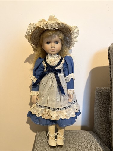 Vintage porcelain doll alice - -,
