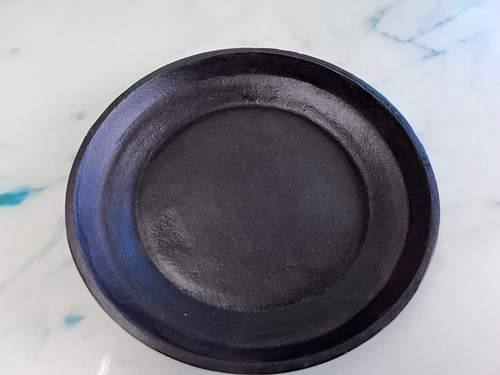 Black cast iron round - cast,