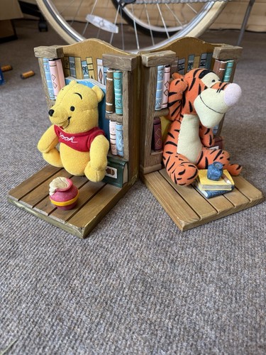 Winnie the pooh - winnie, tigger