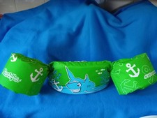 "STEARNS" THE ORIGINAL PUDDLE JUMPER.GREEN/SHARK MOTIF.CHILD 30-50lb/14-23kg NEW